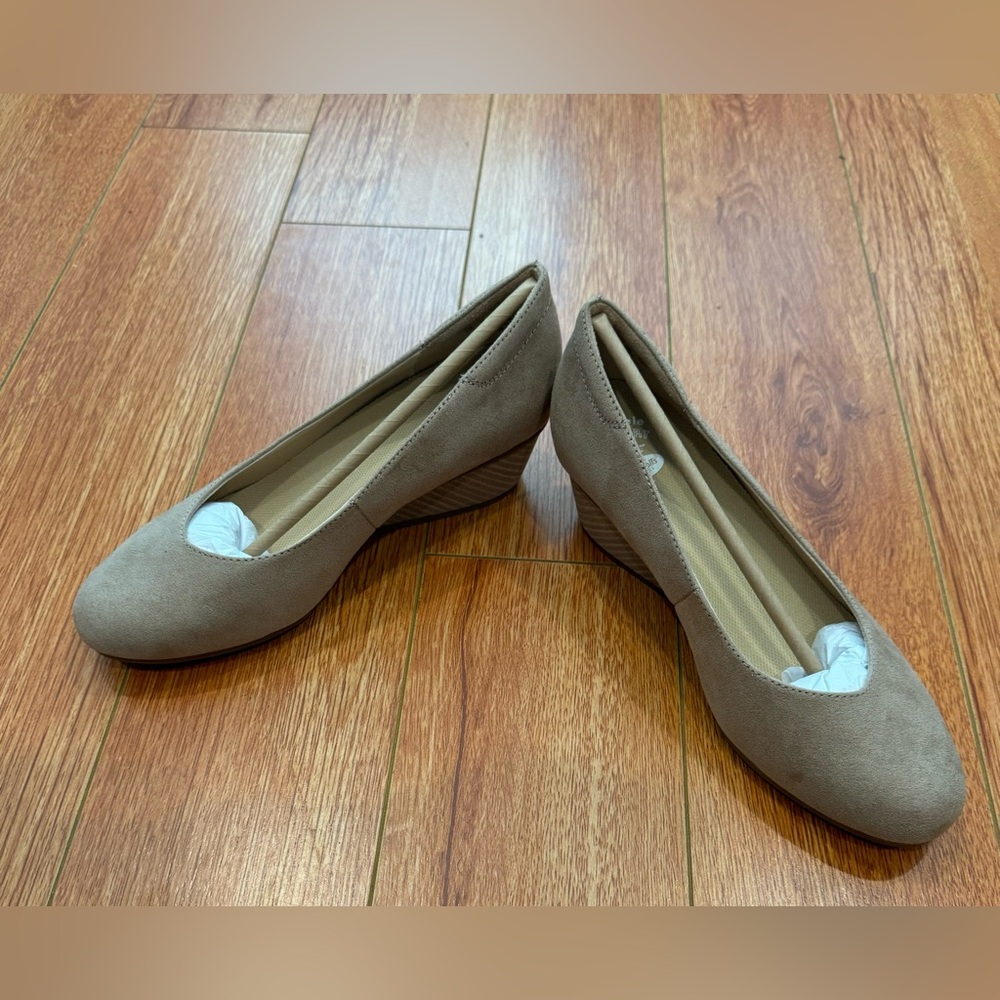 Dr Scholl’s research wedge shoe